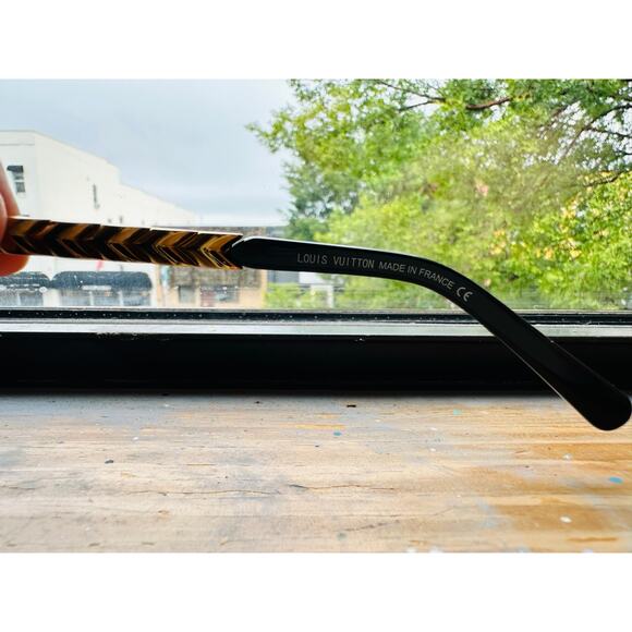 LOUIS VUITTON Black Gold Arrow Chain Sides Edge Cat Eye Sunglasses - Picture 7 of 11